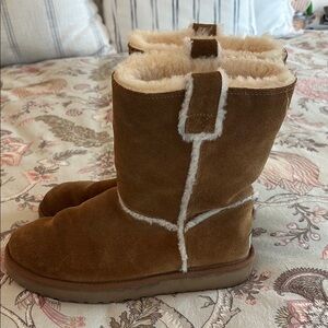 UGG Brown Winter Boots with Cream Lining, size 8, US